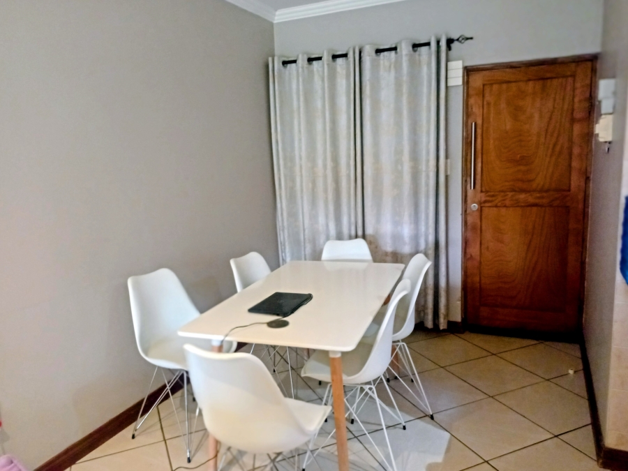 To Let 2 Bedroom Property for Rent in Melodie North West